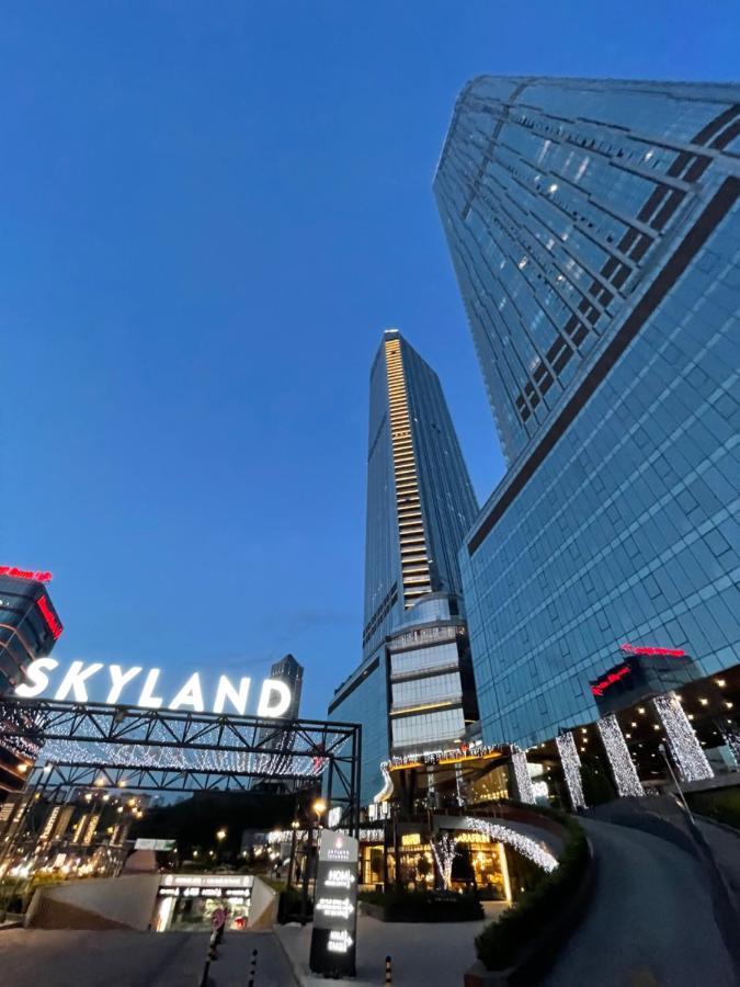 Skyland - 54th Floor Big Luxury Loft
